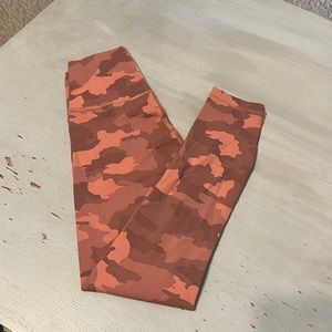 Lululemon Pink camo 25” Wunder Train